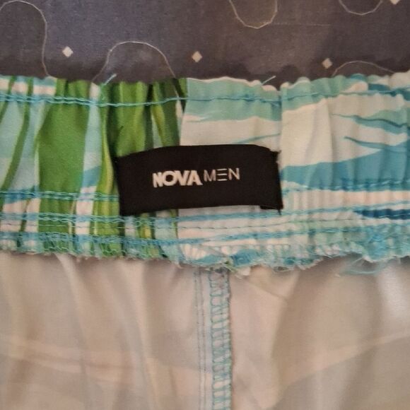 Nova Men Blue and Pink Athletic Shorts Flamingo Print size large - Picture 2 of 6